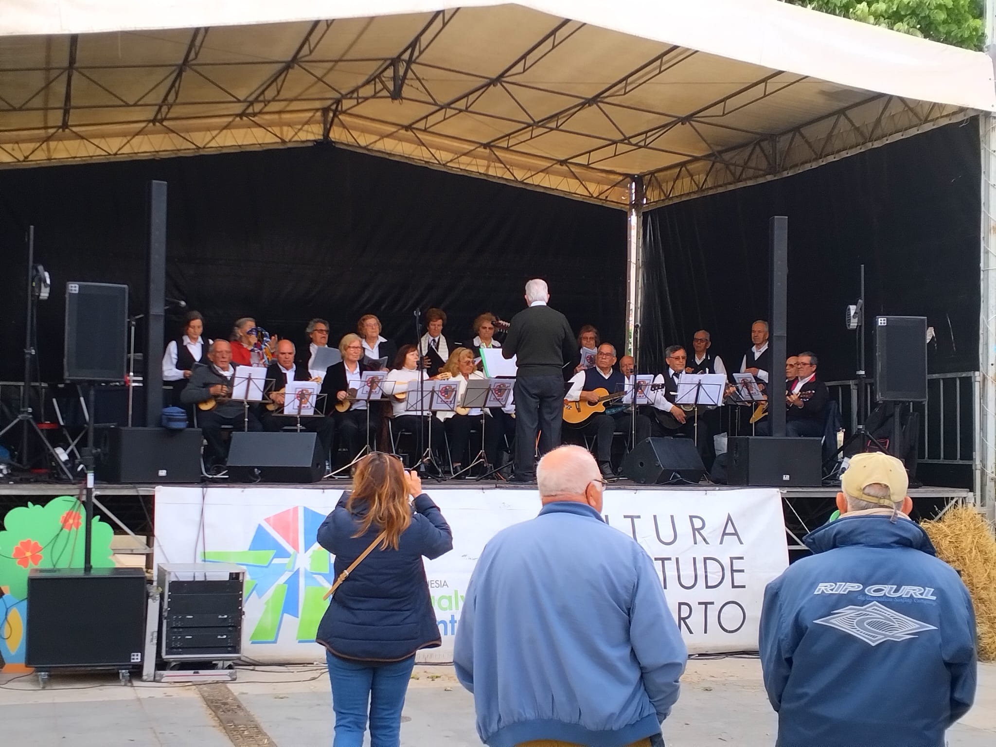 Sociedad Filarmónica de Mira-Sintra con su Grupo de Cantares Populares